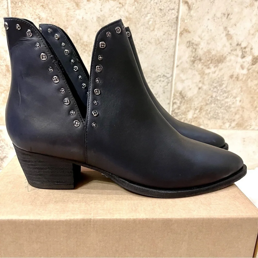 NIB FREE PEOPLE Studded Charm Double V Boot in black leather women’s size 11